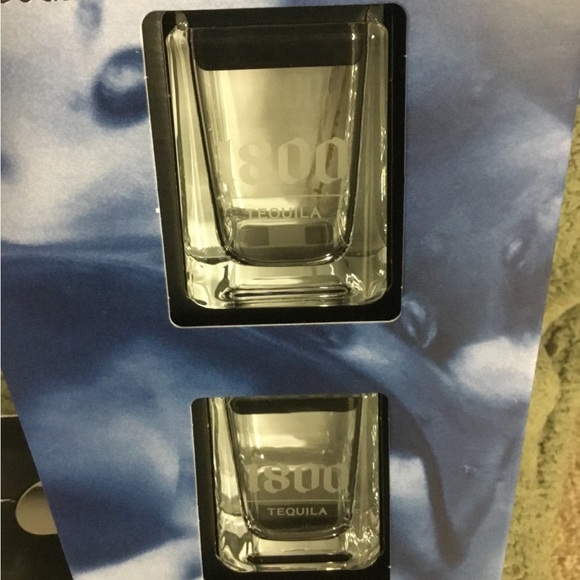 New 1800 Tequila Gift Box - Picture 2 of 7